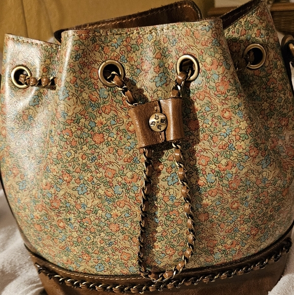 Patricia Nash Handbags - Patricia Nash Genuine Leather CIVETTA Bucket/ Crossbody Purse. Adjustable Strap.